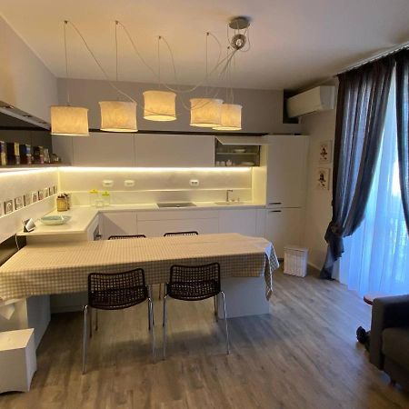 Desenzano Luxury Apartment Desenzano del Garda Ngoại thất bức ảnh